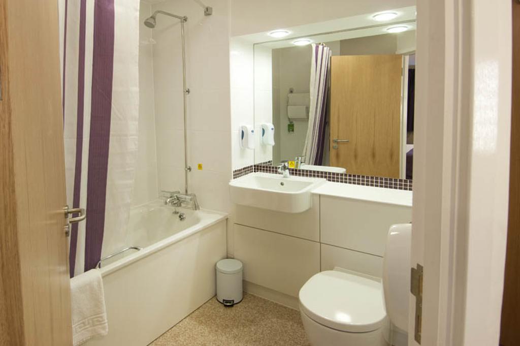 Premier Inn Stratford Upon Avon Waterways الغرفة الصورة