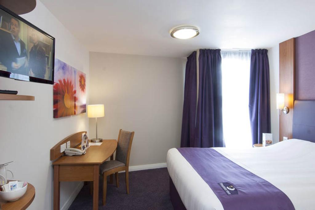 Premier Inn Stratford Upon Avon Waterways الغرفة الصورة